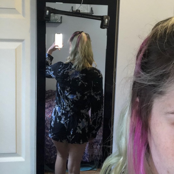 Black deep V floral romper - Picture 3 of 6